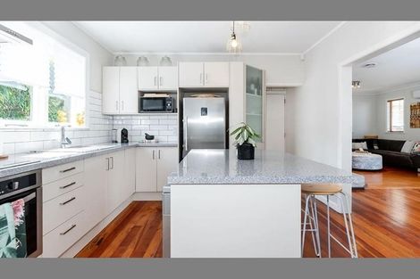 Photo of property in 23a Riserra Drive, Ranui, Auckland, 0612