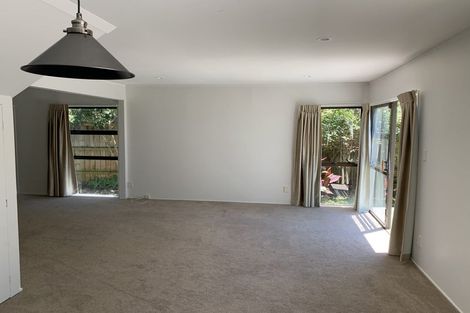 Photo of property in 1/15 Fairfax Avenue, Northcote, Auckland, 0627