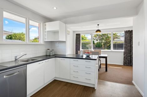 Photo of property in 16 Clipper Place, Redwood, Christchurch, 8051