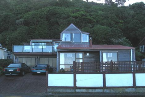 Photo of property in 16 Moana Road, Plimmerton, Porirua, 5026