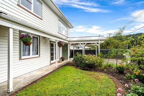 Photo of property in 18 Pinehaven Road, Pinehaven, Upper Hutt, 5019