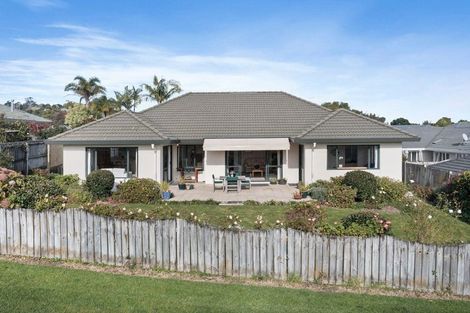 Photo of property in 12 Mohill Place, East Tamaki Heights, Auckland, 2016
