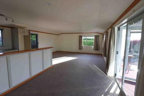 Photo of property in 2 Meadowvale Drive, Levin, 5510