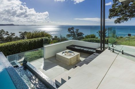 Photo of property in 31 Chelverton Terrace, Red Beach, 0932