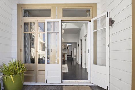 Photo of property in 397 Karaka Bay Road, Karaka Bays, Wellington, 6022