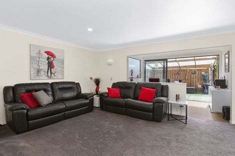 Photo of property in 1/15 Eastwood Rise, Browns Bay, Auckland, 0630