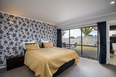 Photo of property in 68 Branch Road, Highlands Park, New Plymouth, 4312