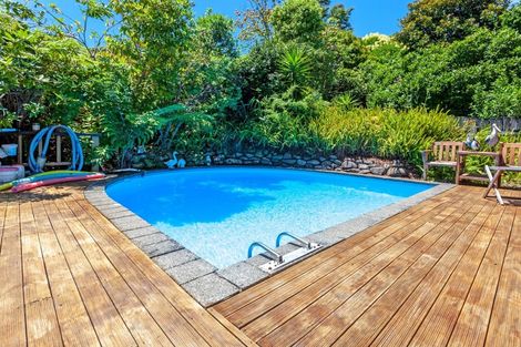 Photo of property in 2 Oxford Terrace, Coromandel, 3506