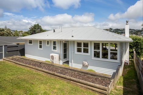 Photo of property in 14 Lynda Avenue, Paparangi, Wellington, 6037