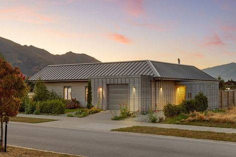 Photo of property in 3 Doug Ledgerwood Drive, Wanaka, 9305
