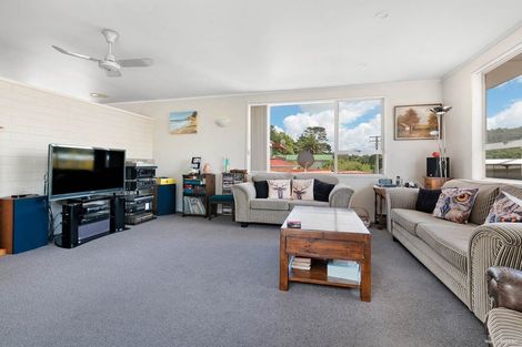Photo of property in 15 Waiwera Place, Waiwera, Orewa, 0994