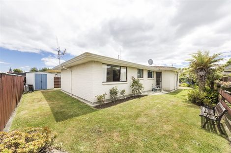 Photo of property in 2b Droylsden Place, Palmerston North, 4410
