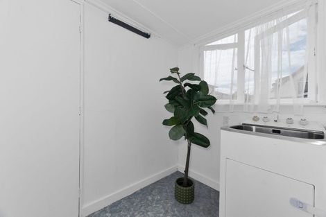 Photo of property in 10a Lewis Street, Blockhouse Bay, Auckland, 0600