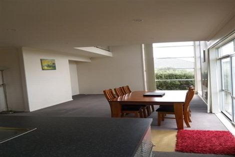 Photo of property in 74 George Deane Place, Greenhithe, Auckland, 0632