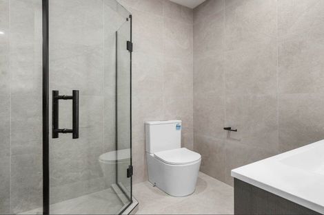 Photo of property in 18 Mariners View Road, Beach Haven, Auckland, 0626