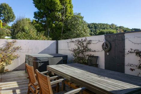 Photo of property in 2/13 Scenic Heights, Acacia Bay, Taupo, 3330