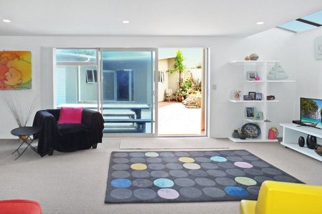 Photo of property in 9 Trafalgar Street, Foxton Beach, Foxton, 4815