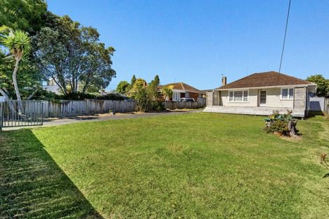 Photo of property in 4 Duncan Avenue, Te Atatu South, Auckland, 0610