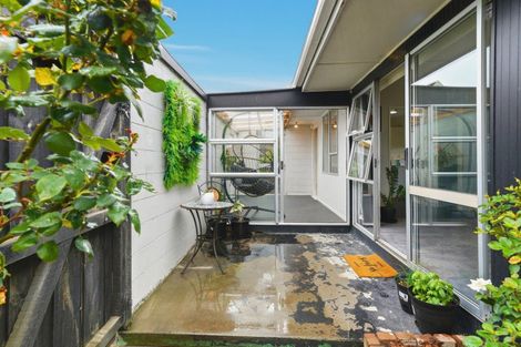 Photo of property in 1/106 Lake Terrace Road, Burwood, Christchurch, 8061