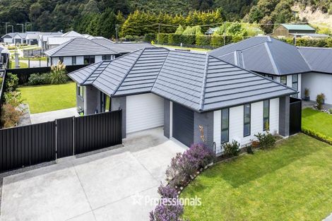 Photo of property in 115 Mawai Hakona Drive, Wallaceville, Upper Hutt, 5018