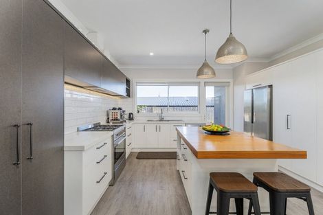 Photo of property in 8 Topping Place, Whitianga, 3510