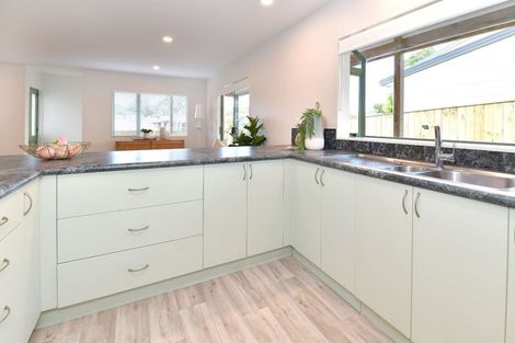 Photo of property in 2/77 Marlborough Avenue, Glenfield, Auckland, 0629