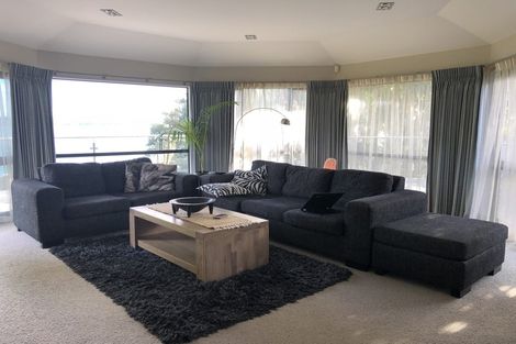 Photo of property in 100 Stanley Point Road, Stanley Point, Auckland, 0624