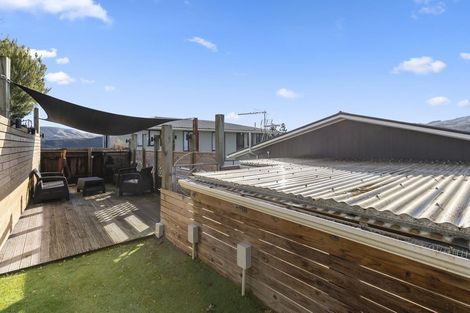 Photo of property in 2 Mcmanaway Grove, Stokes Valley, Lower Hutt, 5019