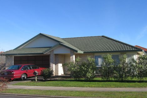 Photo of property in 8 Nephin Place, East Tamaki Heights, Auckland, 2016