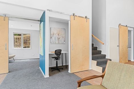 Photo of property in 5 Awanui Street, Merrilands, New Plymouth, 4312