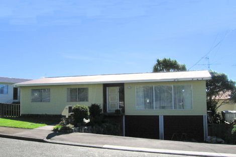 Photo of property in 4 Kahikatea Grove, Paparangi, Wellington, 6037