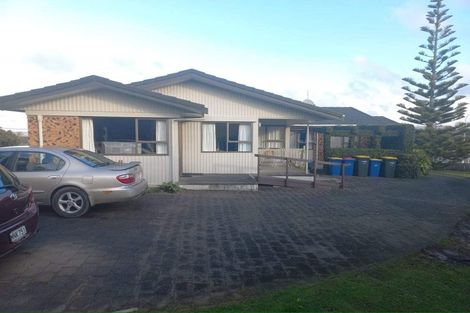 Photo of property in 2 Royal Road, Massey, Auckland, 0614