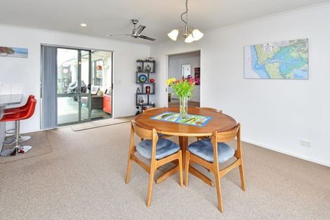 Photo of property in 7 Crispe Road, Clarks Beach, 2122