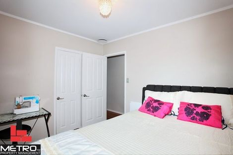 Photo of property in 20 Longbill Place, Glendene, Auckland, 0602