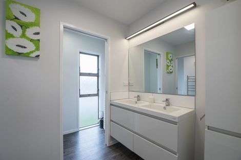 Photo of property in 14a West Lynn Road, Titirangi, Auckland, 0604