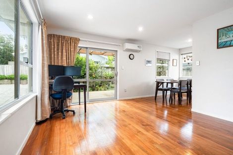 Photo of property in 27 Normanton Street, Glenfield, Auckland, 0629