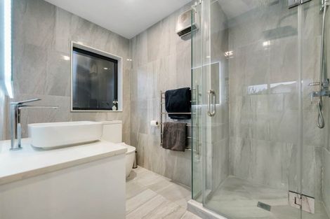 Photo of property in 5 Riwai Street, Flat Bush, Auckland, 2019