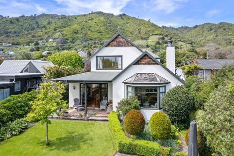 Photo of property in 18 Huia Street, Waikanae, 5036