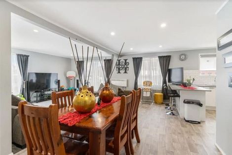 Photo of property in 34 Burbank Avenue, Manurewa, Auckland, 2102