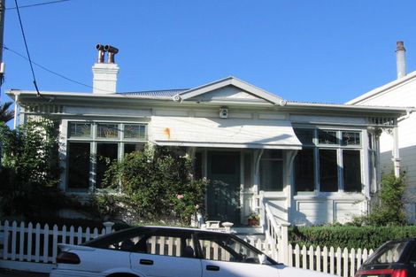 Photo of property in 20 Caroline Street, Mount Victoria, Wellington, 6011