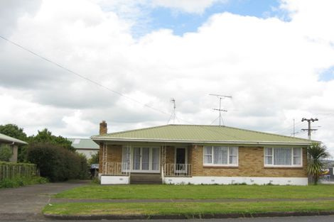 Photo of property in 2/231 Queen Street, Pukekohe, 2120