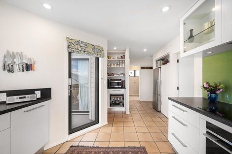 Photo of property in 30 Grove Road, Kelburn, Wellington, 6012