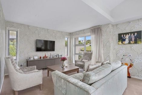 Photo of property in 32 Drayton Drive, Mount Pleasant, Christchurch, 8081