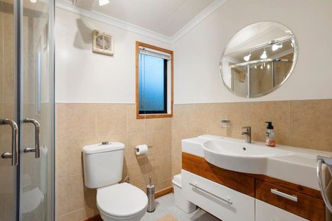 Photo of property in 44 Kiwi Esplanade, Mangere Bridge, Auckland, 2022