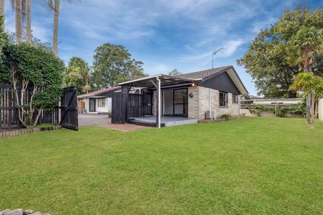 Photo of property in 2/11 Beaumaris Way, Conifer Grove, Takanini, 2112