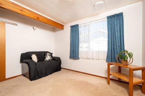 Photo of property in 6 Pankhurst Place, Sunnyvale, Auckland, 0612