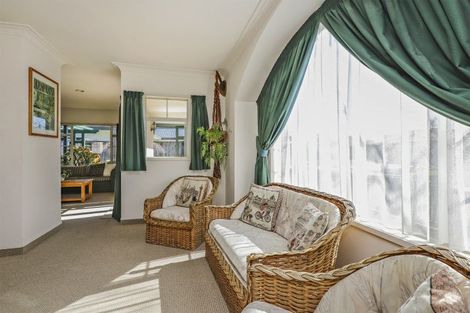 Photo of property in 1b Knightsbridge Place, Taradale, Napier, 4112