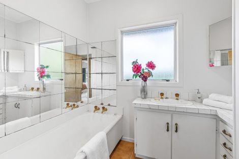 Photo of property in 113 Boord Crescent, Kumeu, 0891