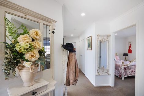 Photo of property in 18 Medallion Court, Kelvin Grove, Palmerston North, 4414