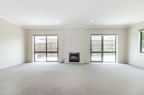Photo of property in 23 Midhurst Avenue, Henderson, Auckland, 0612